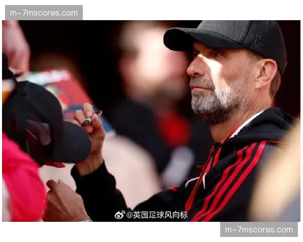安菲尔德全场高歌送别克洛普,球员列队致敬 安菲尔德全场高歌送别克洛普,球员列队致敬